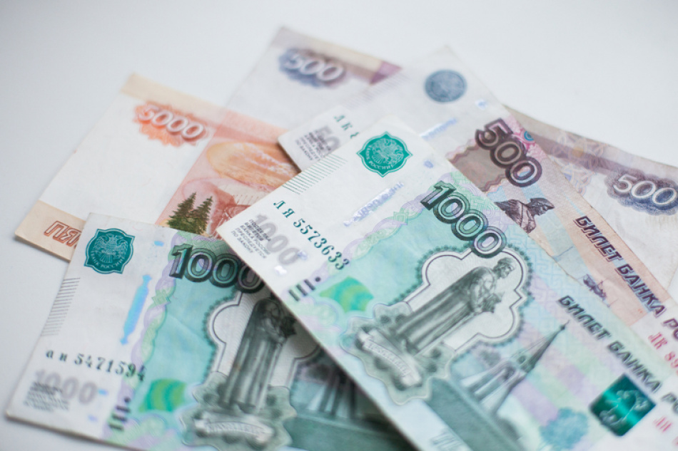 За незаконное увольнение петербурженки взыскали свыше 1 млн рублей